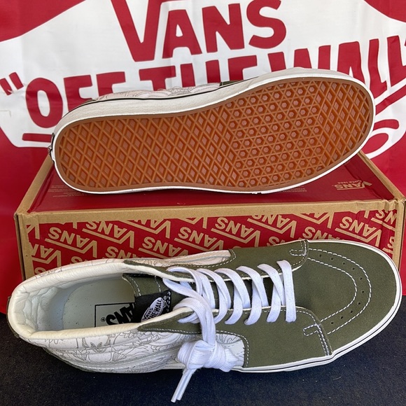 Vans Sk8-Hi
Desert Skulls Grape Leaf/
VNOA32QGRQV
Sneakers
MENS - Picture 5 of 16